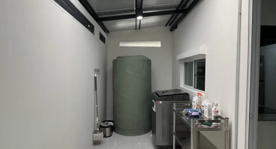 For rent 3 bedrooms townhouse in Bang Kapi, Bangkok