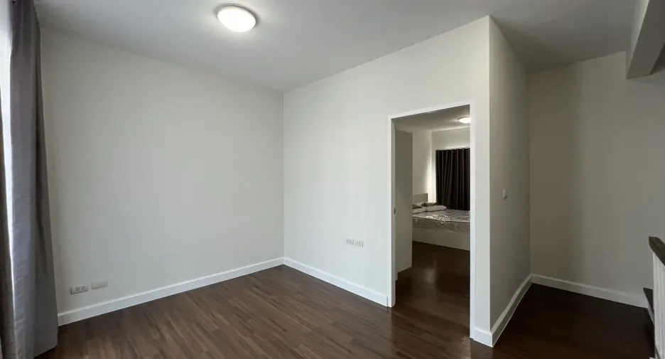 For rent 3 bedrooms townhouse in Bang Kapi, Bangkok