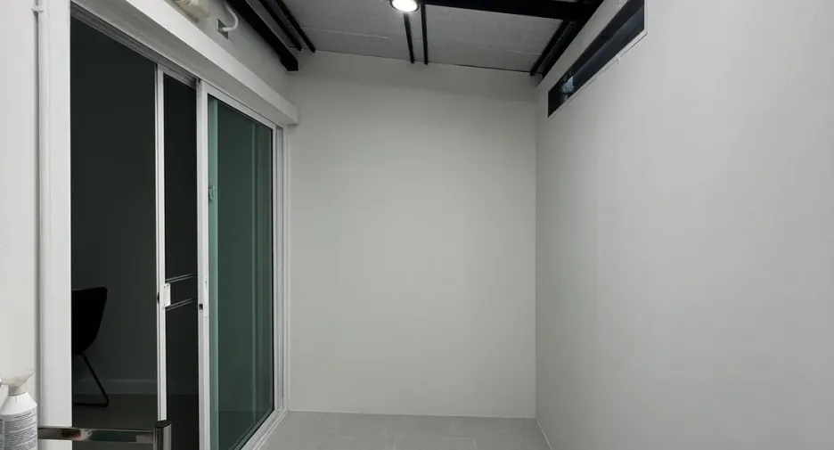 For rent 3 bedrooms townhouse in Bang Kapi, Bangkok