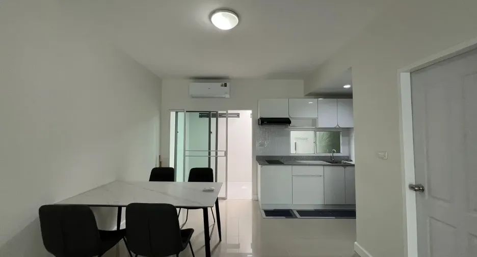 For rent 3 bedrooms townhouse in Bang Kapi, Bangkok
