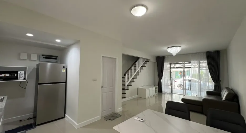 For rent 3 bedrooms townhouse in Bang Kapi, Bangkok