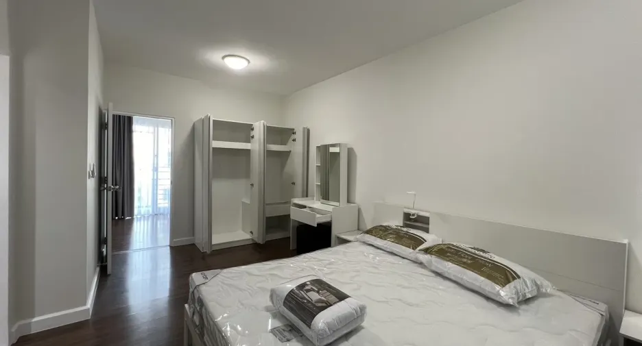 For rent 3 bedrooms townhouse in Bang Kapi, Bangkok