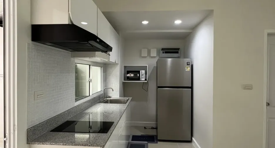 For rent 3 bedrooms townhouse in Bang Kapi, Bangkok