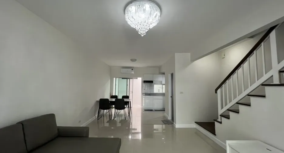 For rent 3 bedrooms townhouse in Bang Kapi, Bangkok