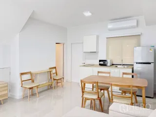 Casa adosada en alquiler de 3 habitaciones en Bang Phli, Samut Prakan