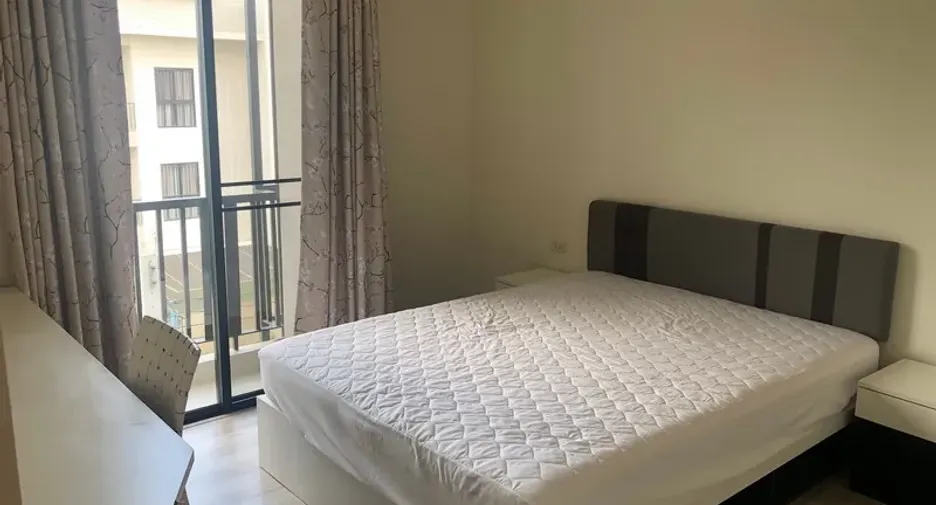 For rent 3 bedrooms townhouse in Saphan Sung, Bangkok