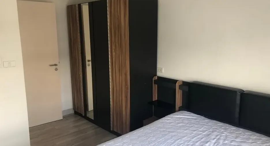 For rent 3 bedrooms townhouse in Saphan Sung, Bangkok