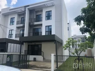 Reihenhaus zur Miete mit 3 Zimmer in Saphan Sung, Bangkok