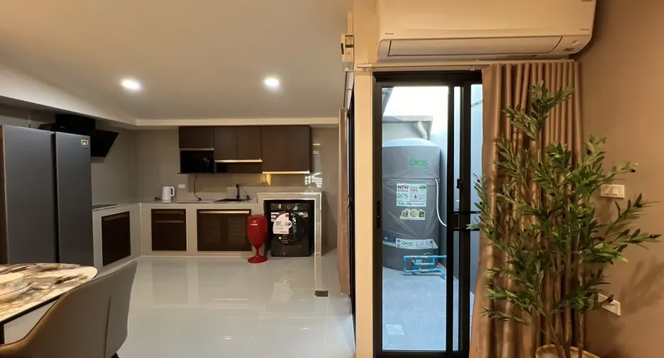 For rent 3 bedrooms townhouse in Bang Phli, Samut Prakan