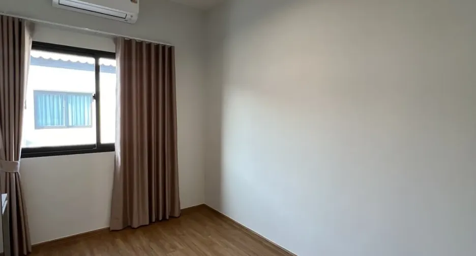 For rent 3 bedrooms townhouse in Bang Phli, Samut Prakan