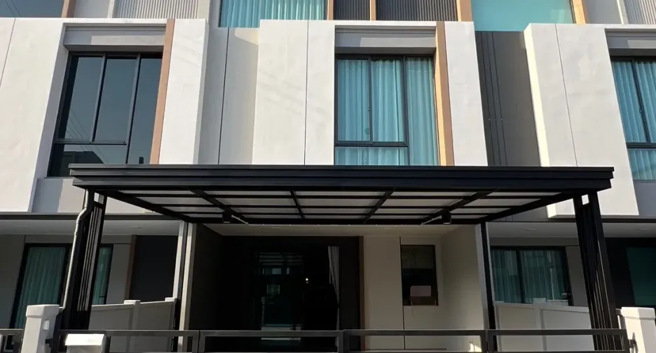 For rent 3 bedrooms townhouse in Bang Phli, Samut Prakan