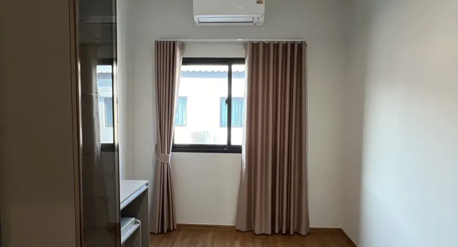 For rent 3 bedrooms townhouse in Bang Phli, Samut Prakan