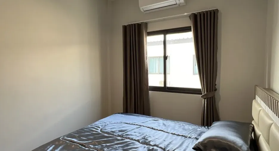 For rent 3 bedrooms townhouse in Bang Phli, Samut Prakan