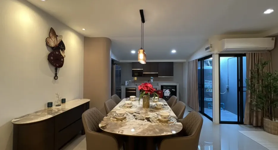 For rent 3 bedrooms townhouse in Bang Phli, Samut Prakan