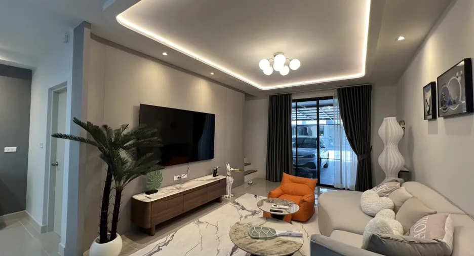 For rent 3 bedrooms townhouse in Bang Phli, Samut Prakan