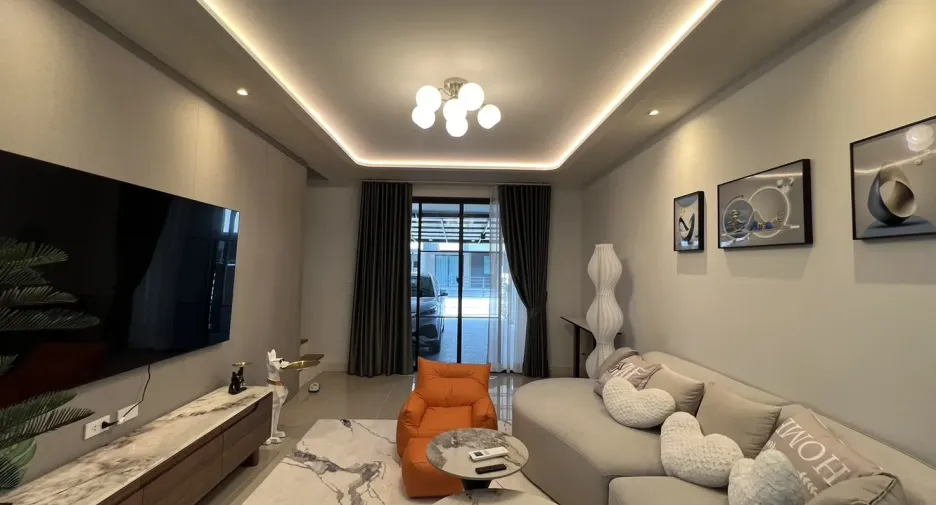 For rent 3 bedrooms townhouse in Bang Phli, Samut Prakan