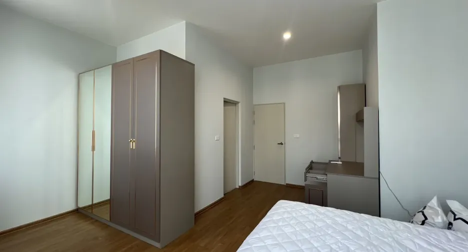 For rent 3 bedrooms townhouse in Bang Phli, Samut Prakan