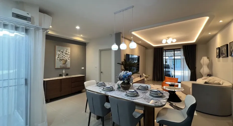 For rent 3 bedrooms townhouse in Bang Phli, Samut Prakan
