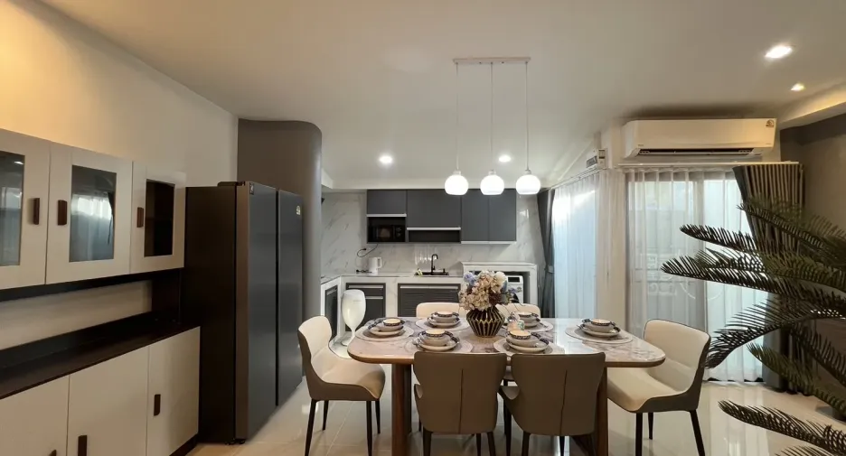 For rent 3 bedrooms townhouse in Bang Phli, Samut Prakan