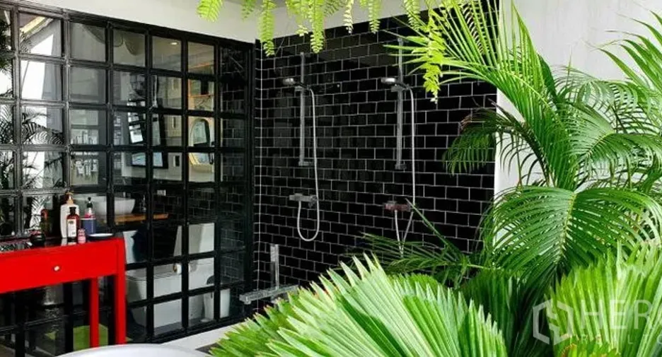 For rent 4 ベッドルーム townhouse in Khlong Toei, Bangkok