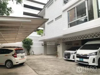 ให้เช่า 3 ห้องนอน ทาวน์เฮ้าส์ ใน คลองเตย, กรุงเทพฯ