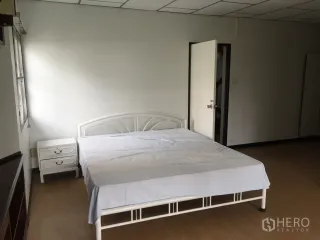 出租 3 卧室 联排别墅 在 Khlong Toei, 曼谷