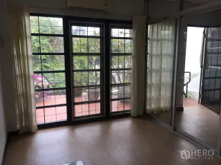 出租 3 卧室 联排别墅 在 Khlong Toei, 曼谷