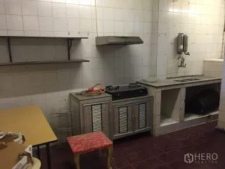 Аренда 3 спальни таунхаус в Кхлонг Тоеи, Бангкок