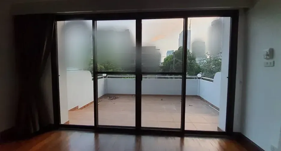 For rent 3 bedrooms townhouse in Khlong Toei, Bangkok