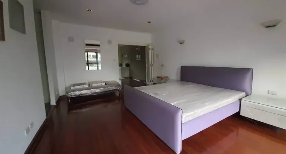 For rent 3 bedrooms townhouse in Khlong Toei, Bangkok