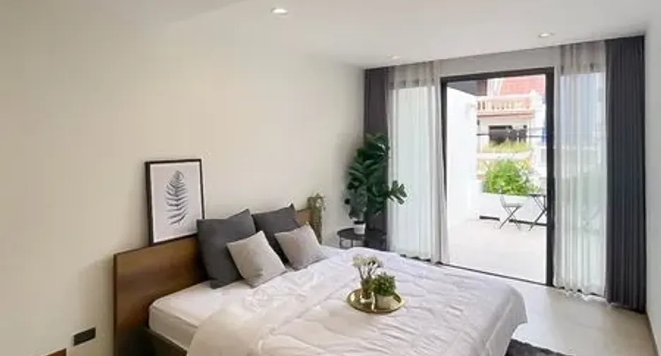 For rent 4 bedrooms townhouse in Khlong Toei, Bangkok