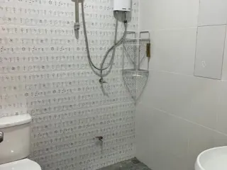 For rent 5 bedrooms townhouse in Huai Khwang, Bangkok