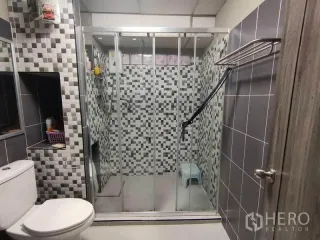 For sale 3 bedrooms townhouse in Bang Phlat, Bangkok