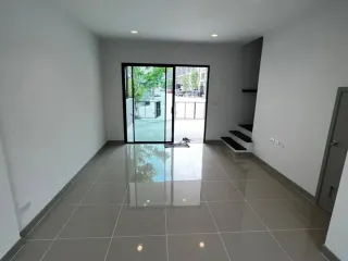 For rent 4 bedrooms townhouse in Bang Khen, Bangkok