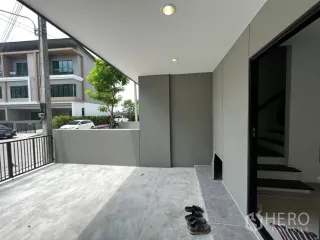 For rent 4 bedrooms townhouse in Bang Khen, Bangkok
