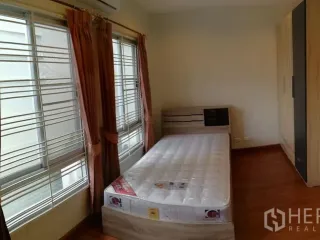 For rent 3 bedrooms townhouse in Chom Thong, Bangkok