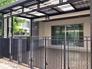 For rent 3 bedrooms townhouse in Chom Thong, Bangkok