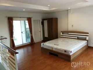 For rent 3 bedrooms townhouse in Chom Thong, Bangkok