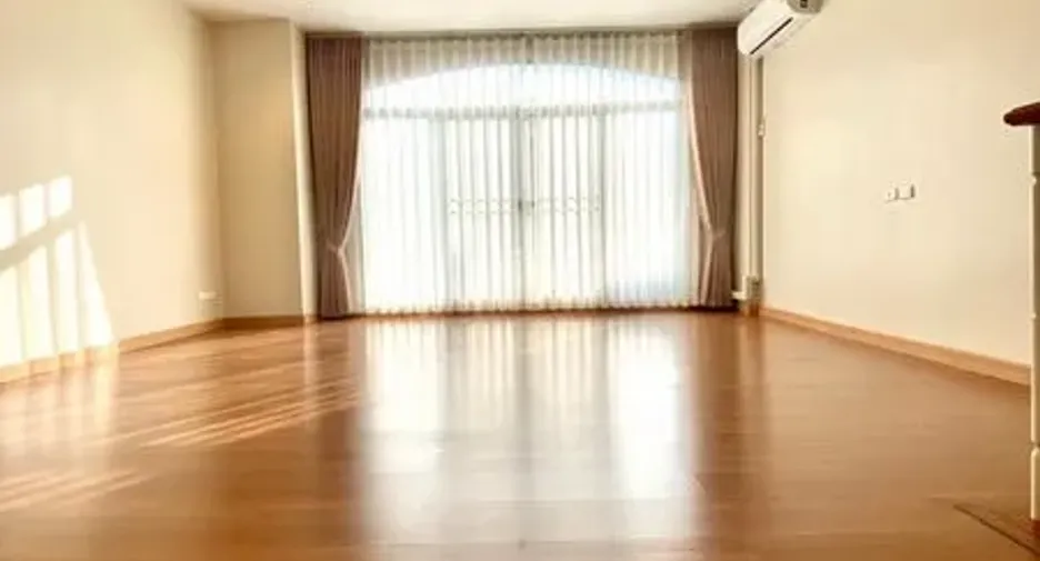 Reihenhaus zur Miete mit 3 Zimmer in Prawet, Bangkok