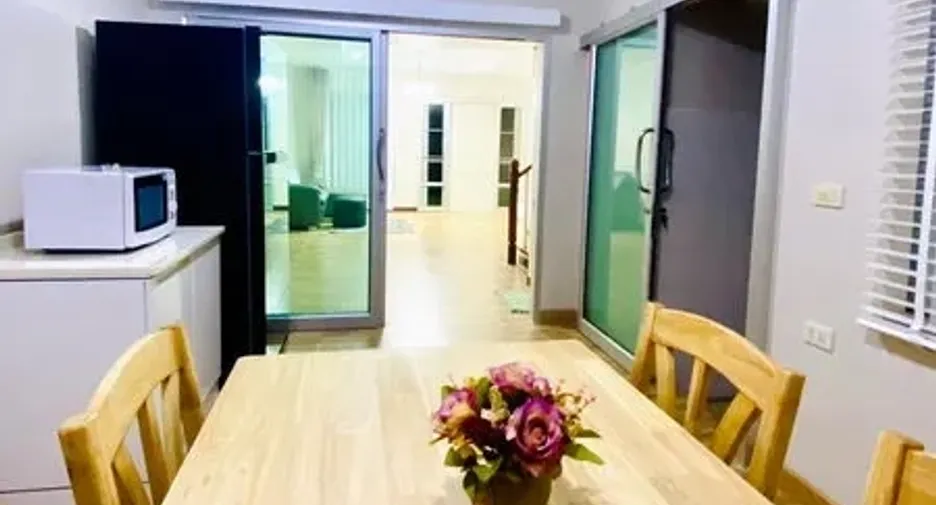 Reihenhaus zur Miete mit 3 Zimmer in Prawet, Bangkok