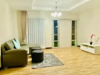 Аренда 3 спальни таунхаус в Пращет, Бангкок
