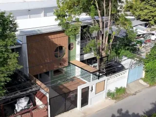 À louer 3 chambres maison de ville à Watthana, Bangkok