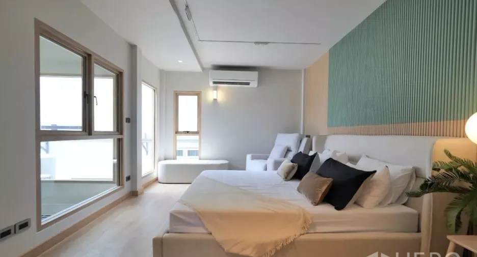 For rent 3 bedrooms townhouse in Watthana, Bangkok