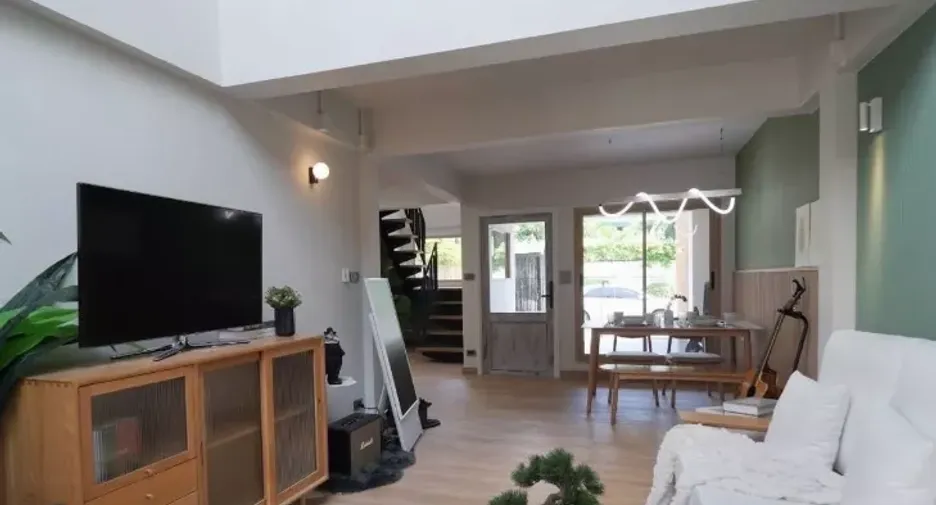 For rent 3 bedrooms townhouse in Watthana, Bangkok