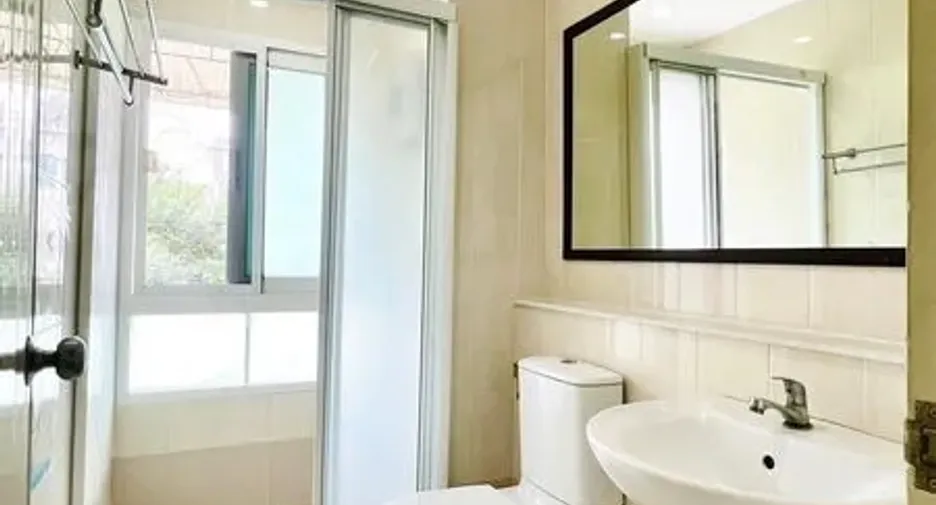 For rent 3 bedrooms townhouse in Prawet, Bangkok