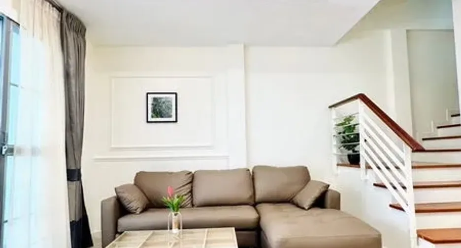 For rent 3 bedrooms townhouse in Prawet, Bangkok