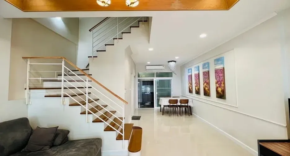 For rent 3 bedrooms townhouse in Prawet, Bangkok