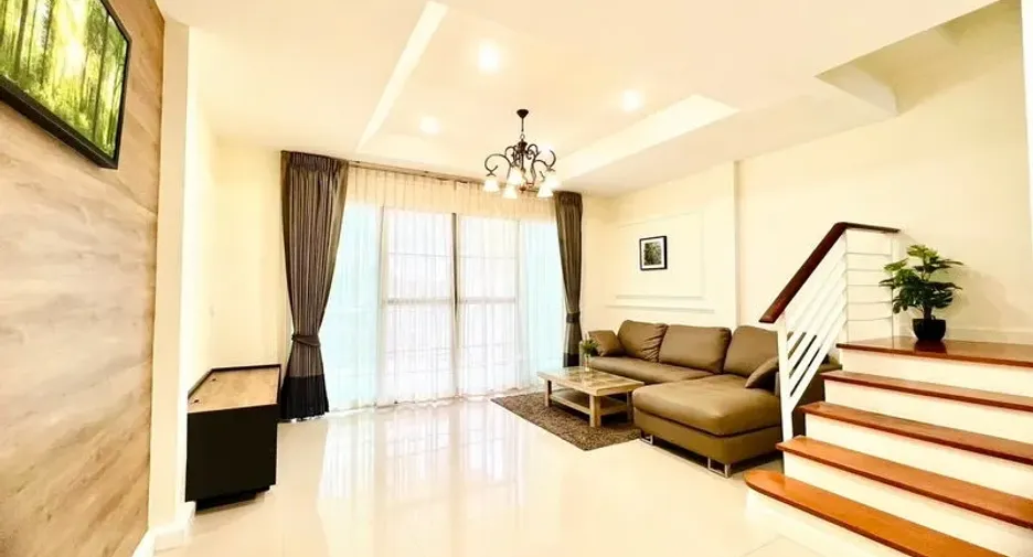 For rent 3 bedrooms townhouse in Prawet, Bangkok