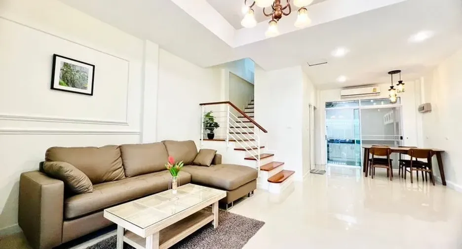 For rent 3 bedrooms townhouse in Prawet, Bangkok
