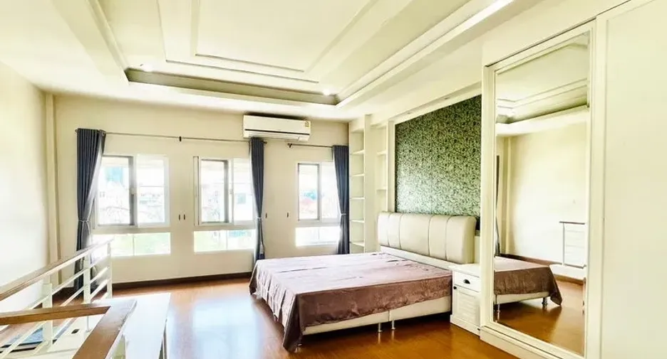 For rent 3 bedrooms townhouse in Prawet, Bangkok